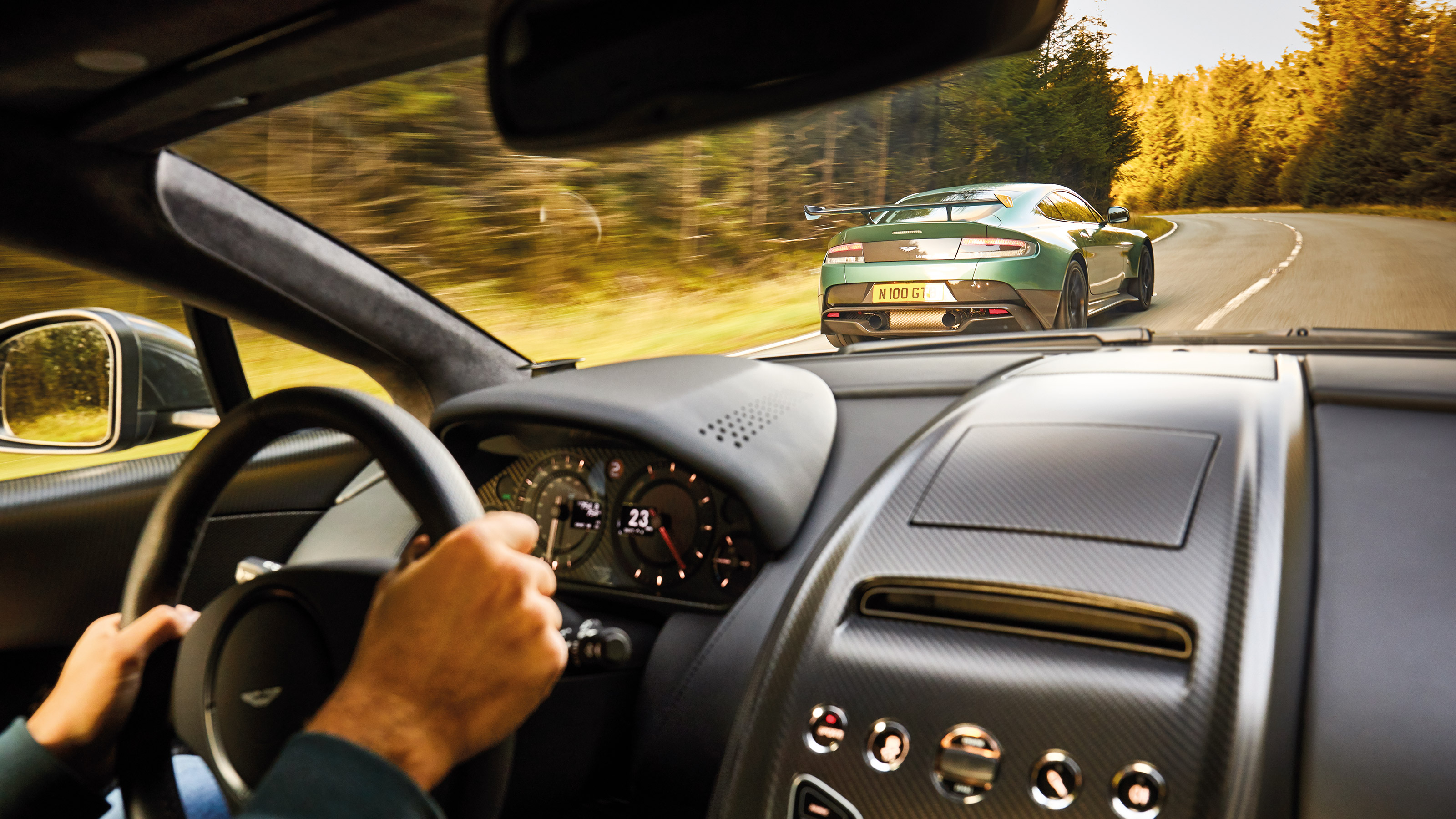 Aston Martin Vantage V600 v Aston Martin Vantage GT8 
