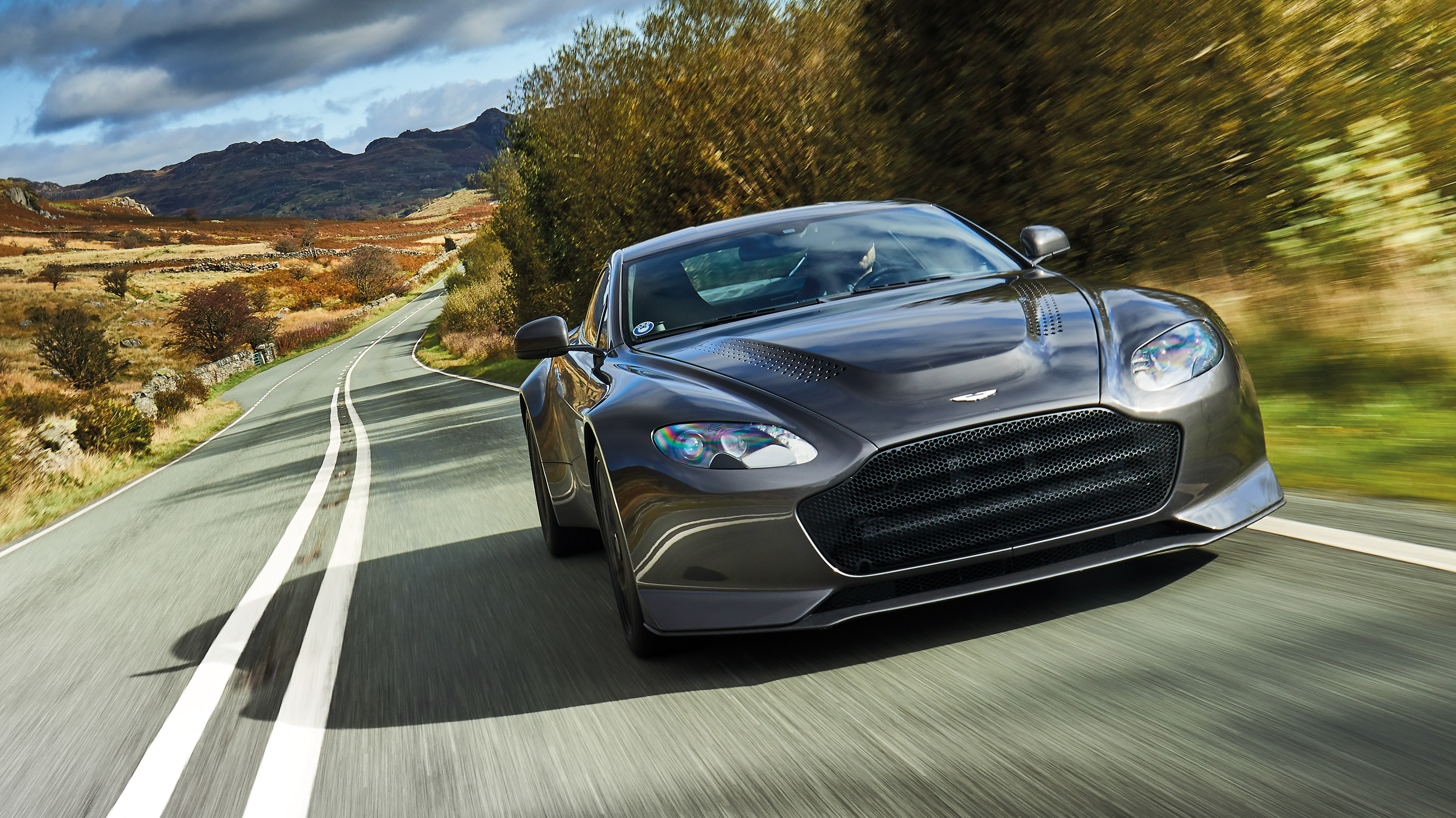 Aston Martin Vantage V600 v Aston Martin Vantage GT8 