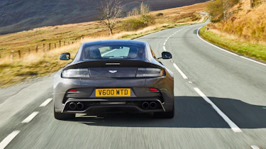 Aston Martin Vantage V600 v Aston Martin Vantage GT8