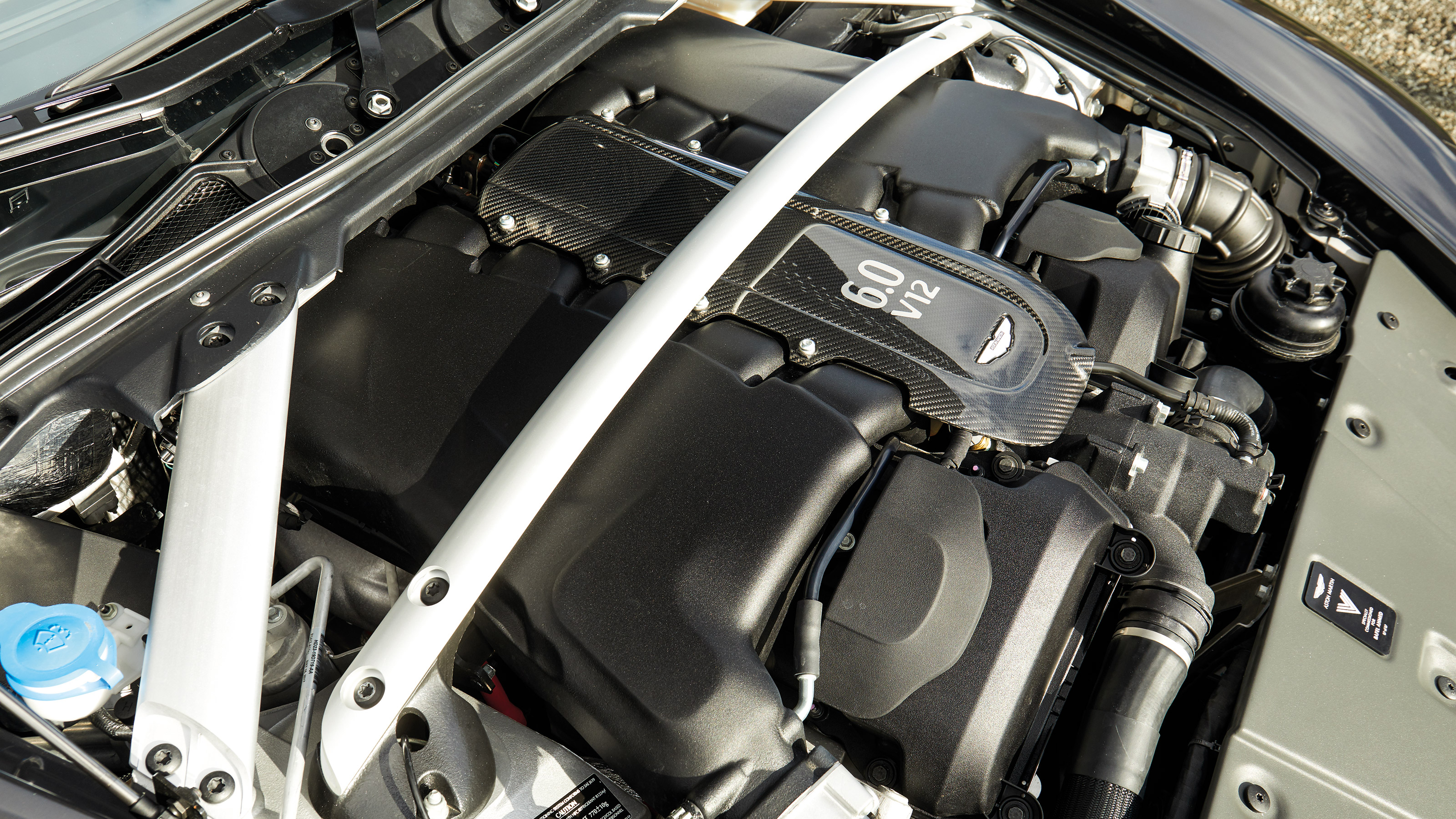 Aston Martin Vantage V600 v Aston Martin Vantage GT8 