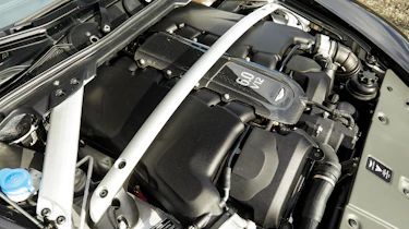 Aston Martin Vantage V600 v Aston Martin Vantage GT8
