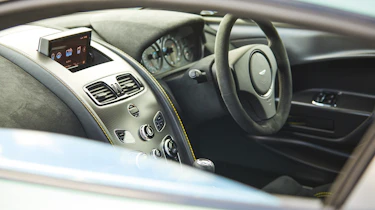Aston Martin Vantage V600 v Aston Martin Vantage GT8