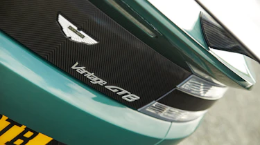 Aston Martin Vantage V600 v Aston Martin Vantage GT8