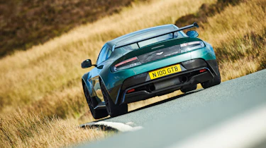 Aston Martin Vantage V600 v Aston Martin Vantage GT8