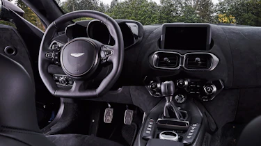 Aston Martin Vantage – FF interior