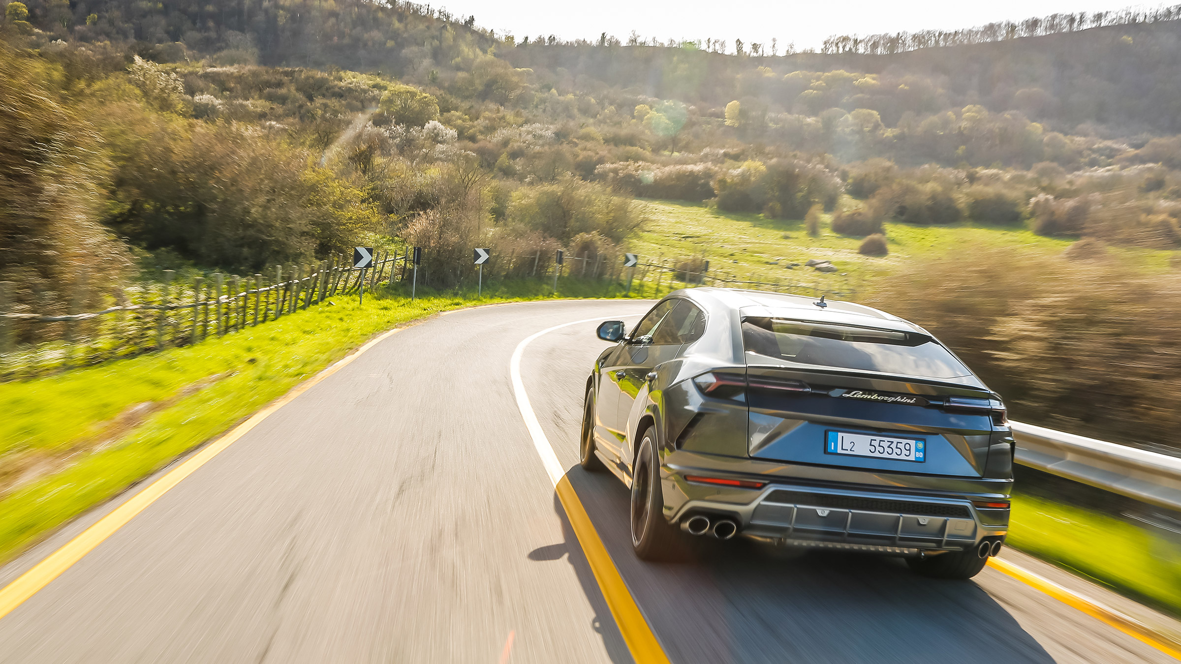 Lamborghini Urus – rear tracking