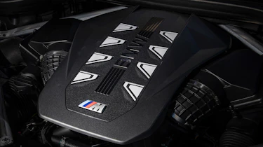 BMW X7 M60i – engine cover