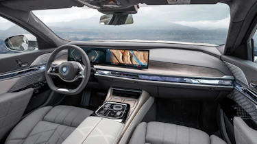 BMW M760e – cabin