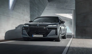 BMW M760e – front tracking