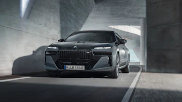 BMW M760e – front tracking