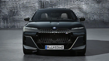 BMW M760e – nose