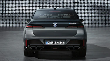 BMW M760e – rear