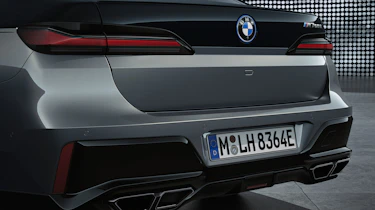 BMW M760e – rear