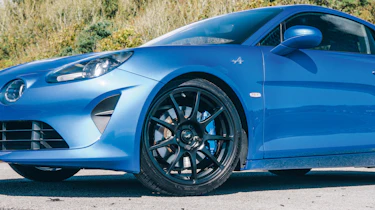 Porsche Cayman GTS 4.0 v Life110 Alpine A110 v Lotus Exige Sport 410