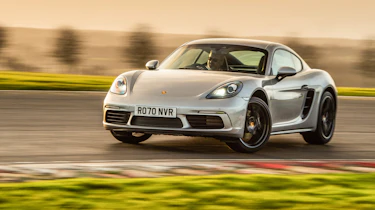 Toyota Supra 2.0 v Porsche 718 Cayman
