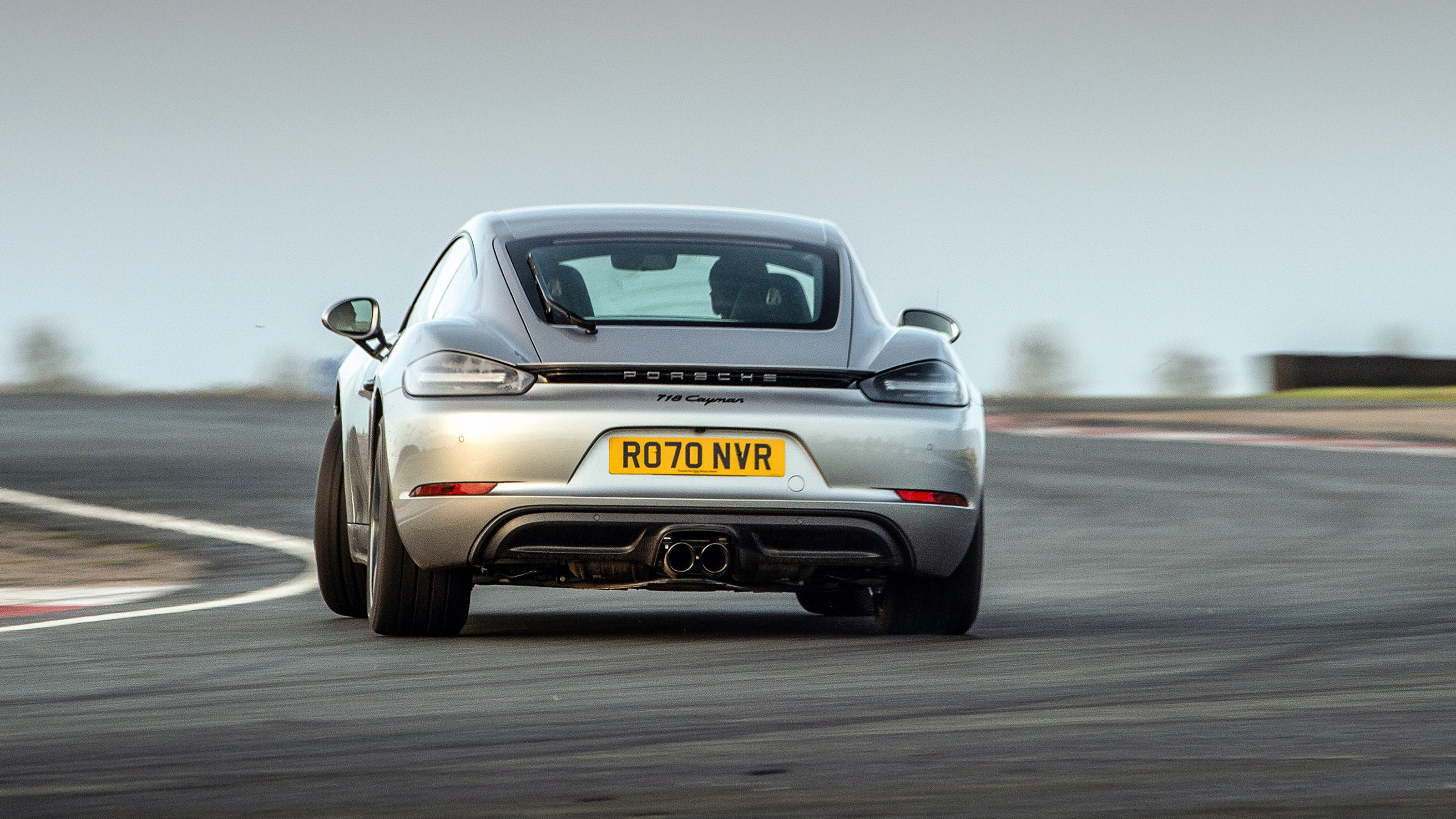 Toyota Supra 2.0 v Porsche 718 Cayman