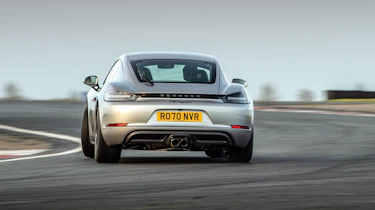 Toyota Supra 2.0 v Porsche 718 Cayman