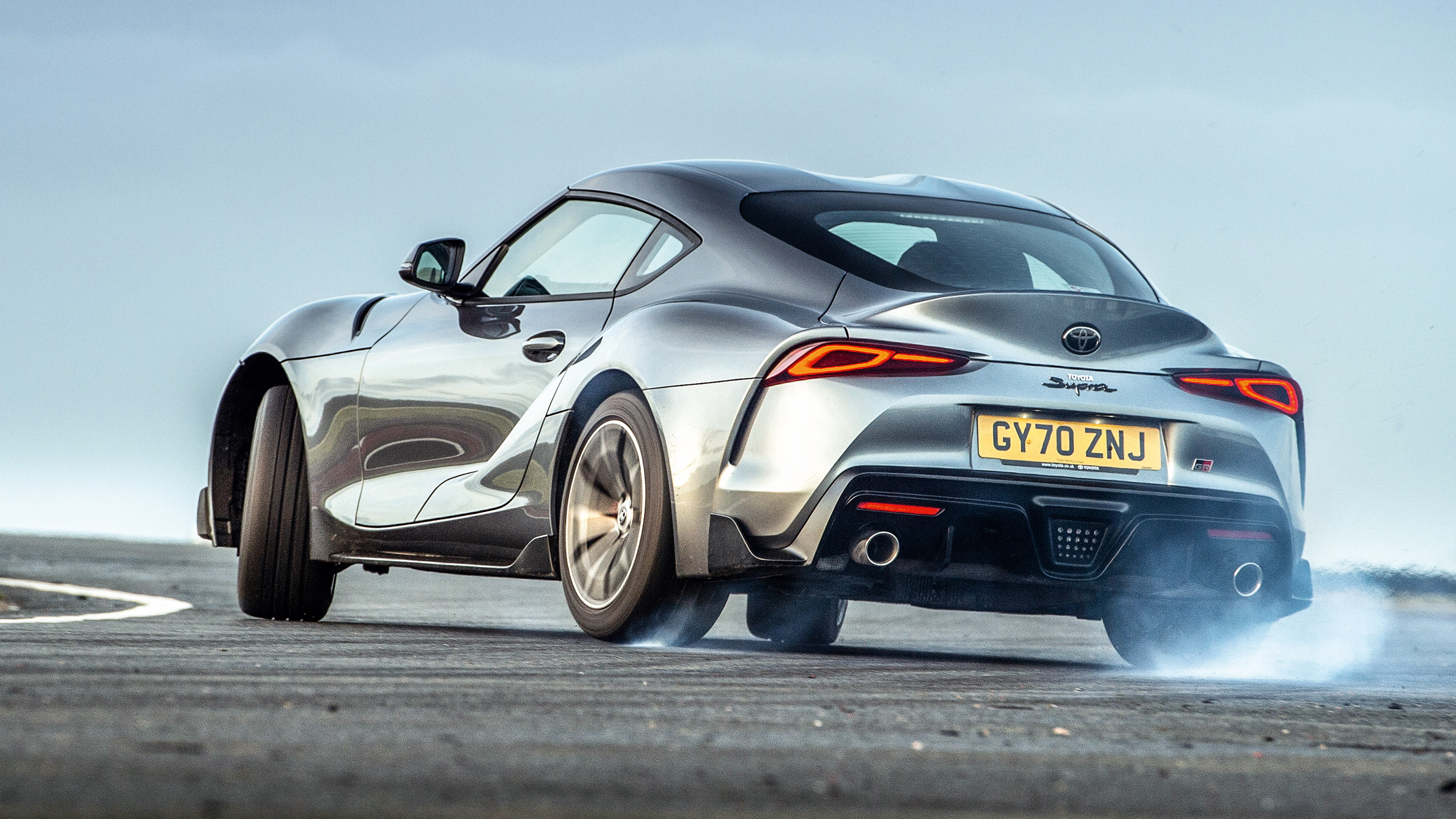 Toyota Supra 2.0 v Porsche 718 Cayman