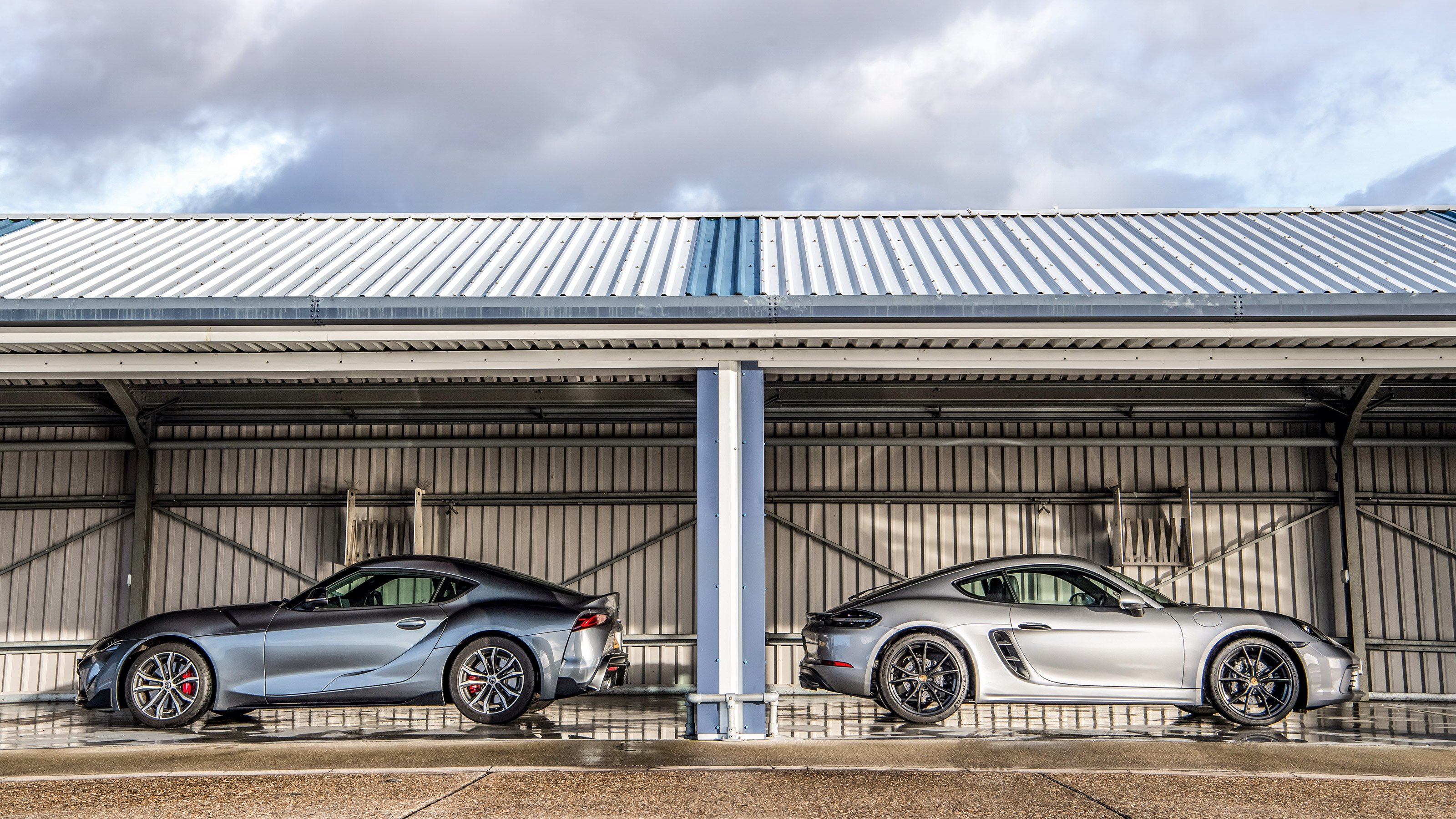 Toyota Supra 2.0 v Porsche 718 Cayman