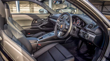 Toyota Supra 2.0 v Porsche 718 Cayman