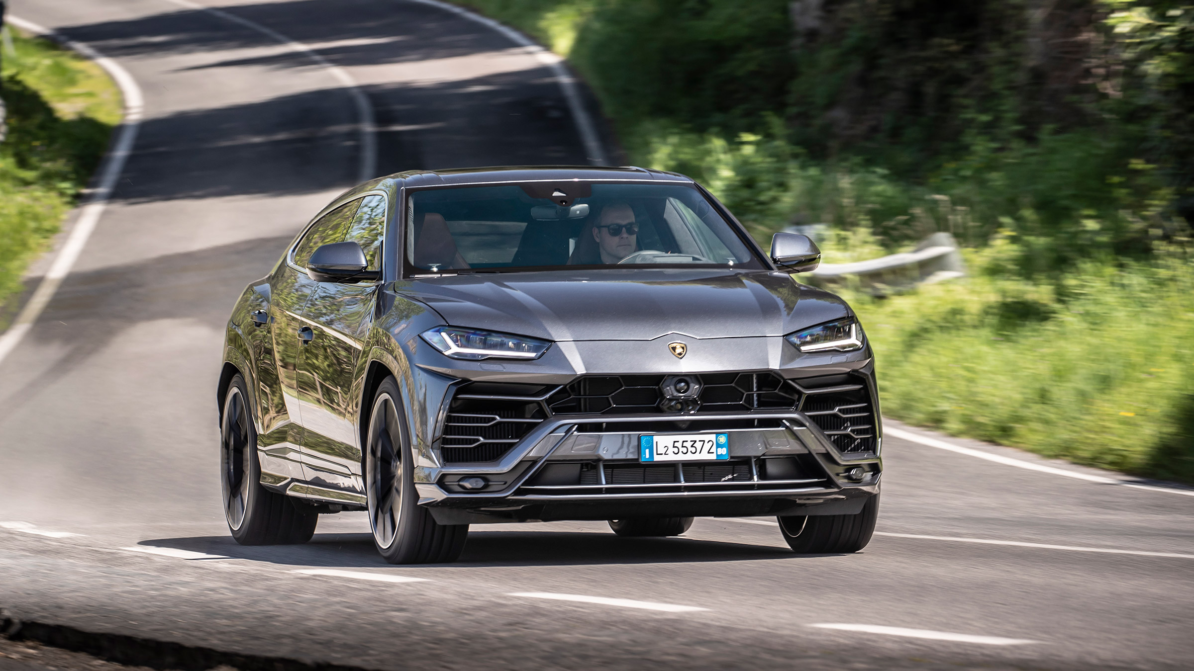 Lamborghini Urus – IT front