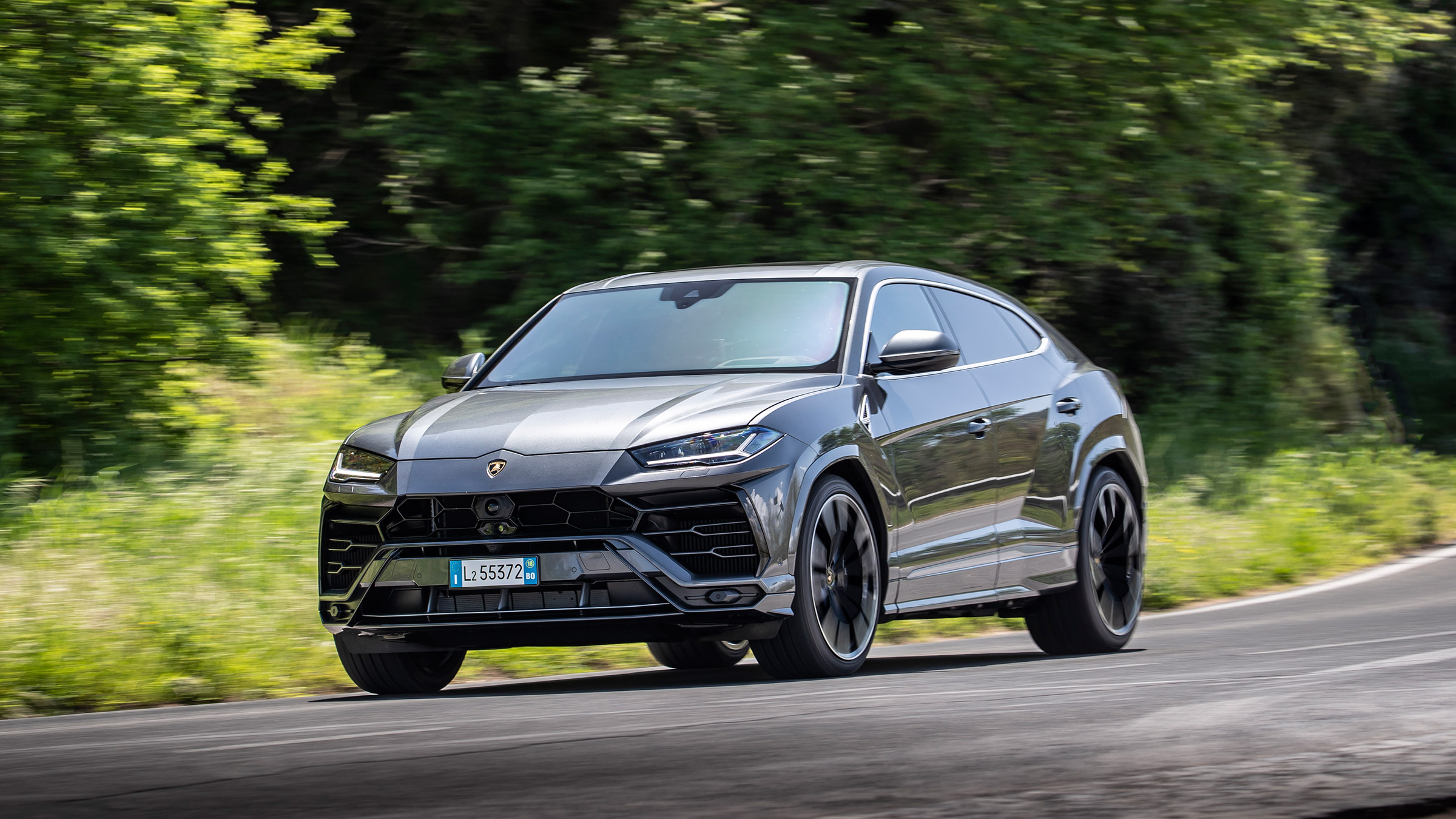 Lamborghini Urus – front quarter