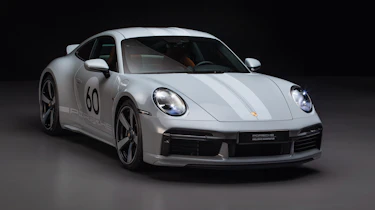 Porsche 911 Sport Classic – studio front quarter 2