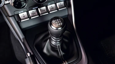 Toyota GR86 int review – gearstick