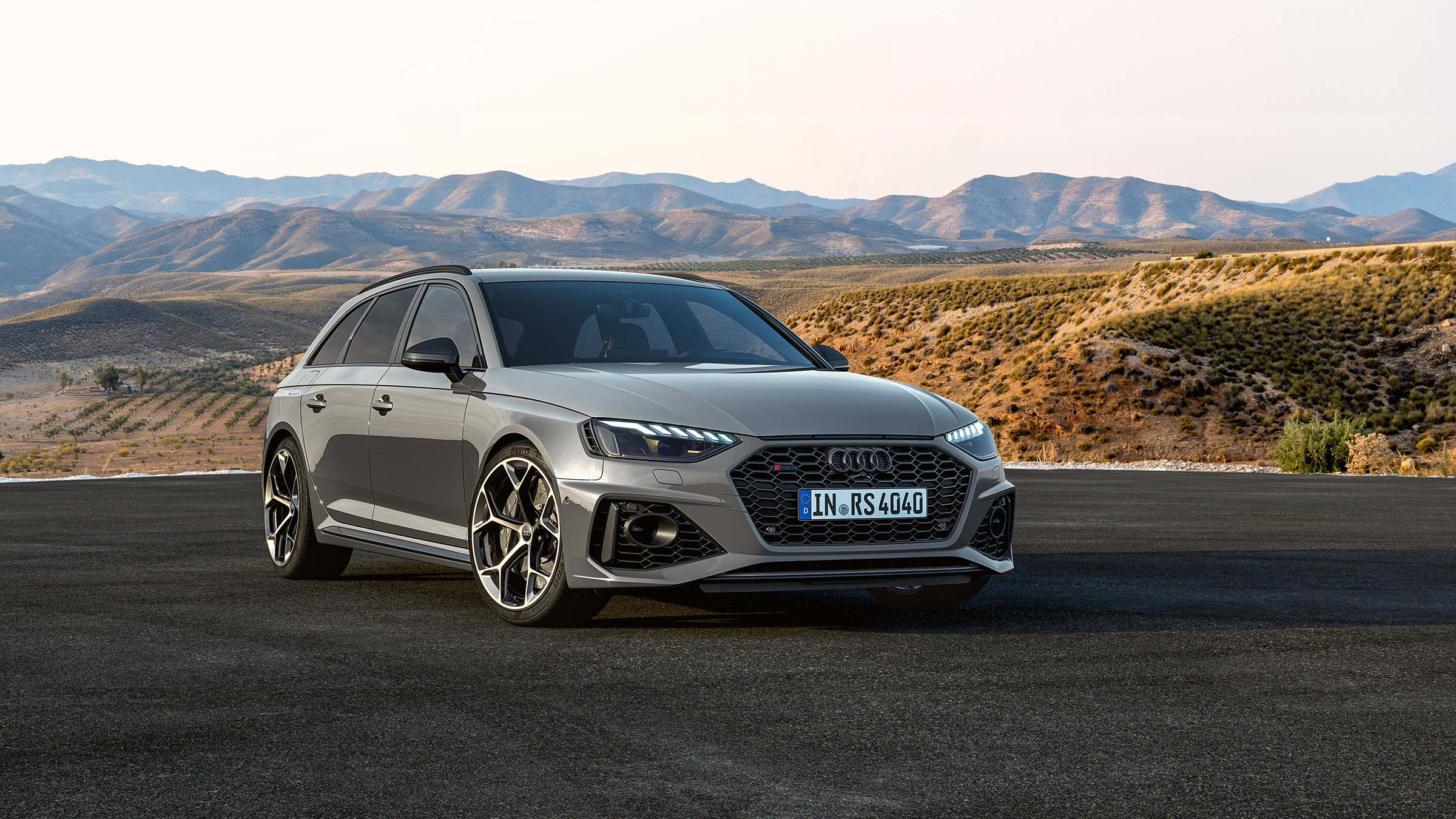 Audi RS4 Avant – front quarter