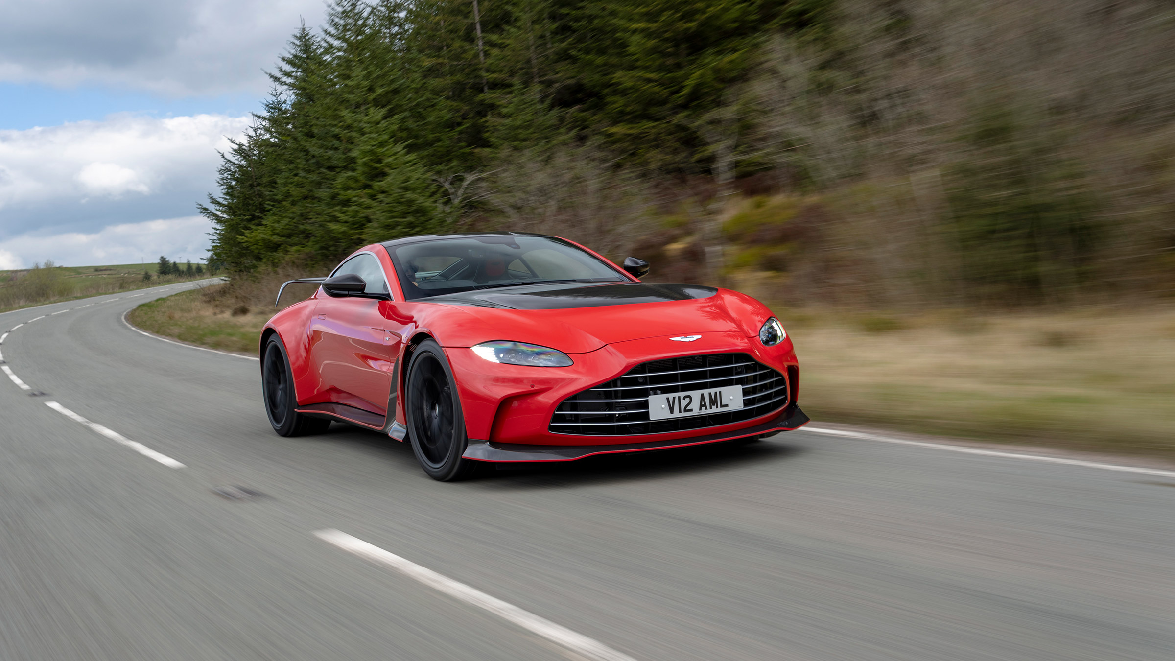 Aston Martin V12 Vantage review – front tracking 2