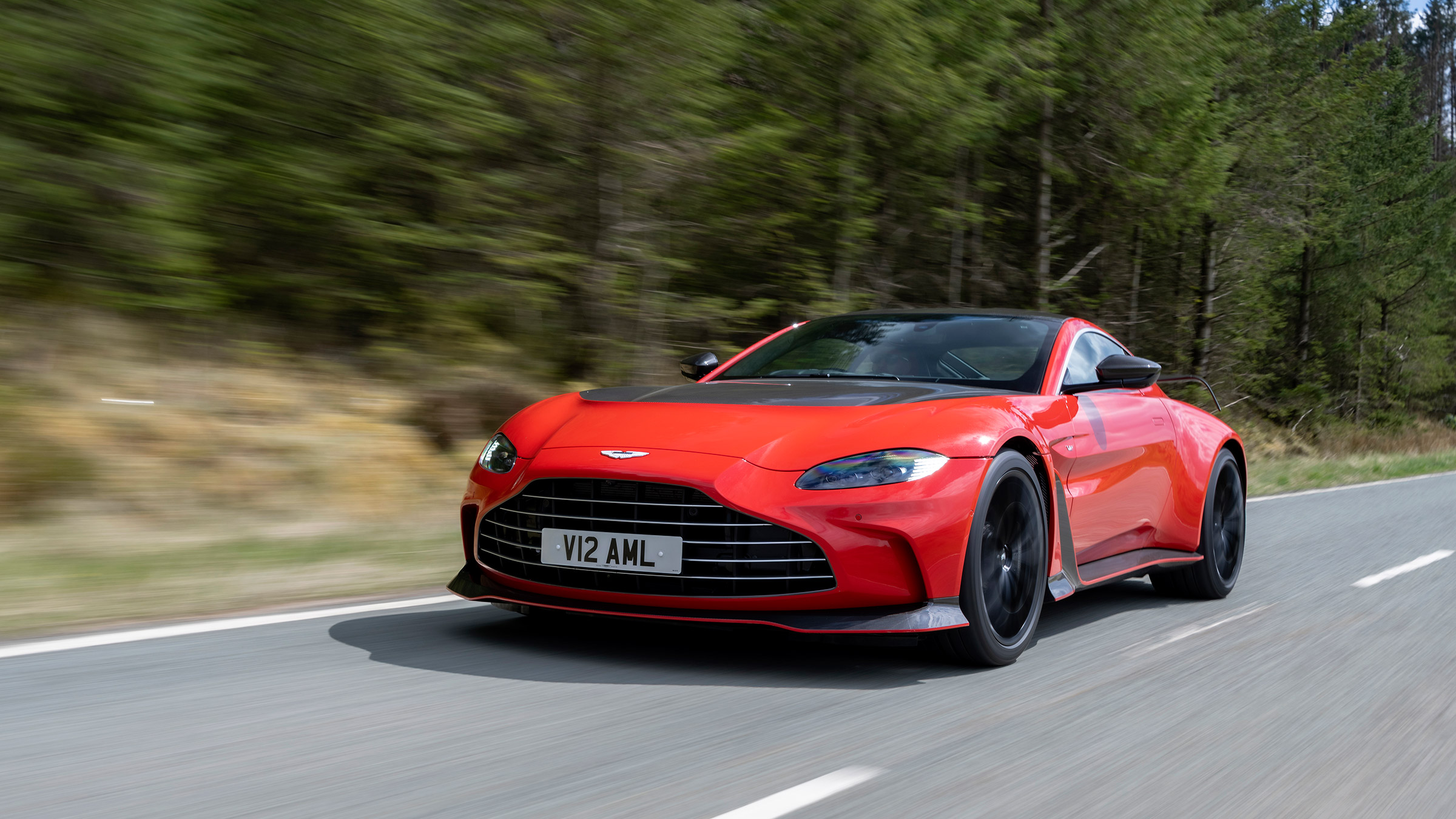 Aston Martin V12 Vantage review – front tracking 