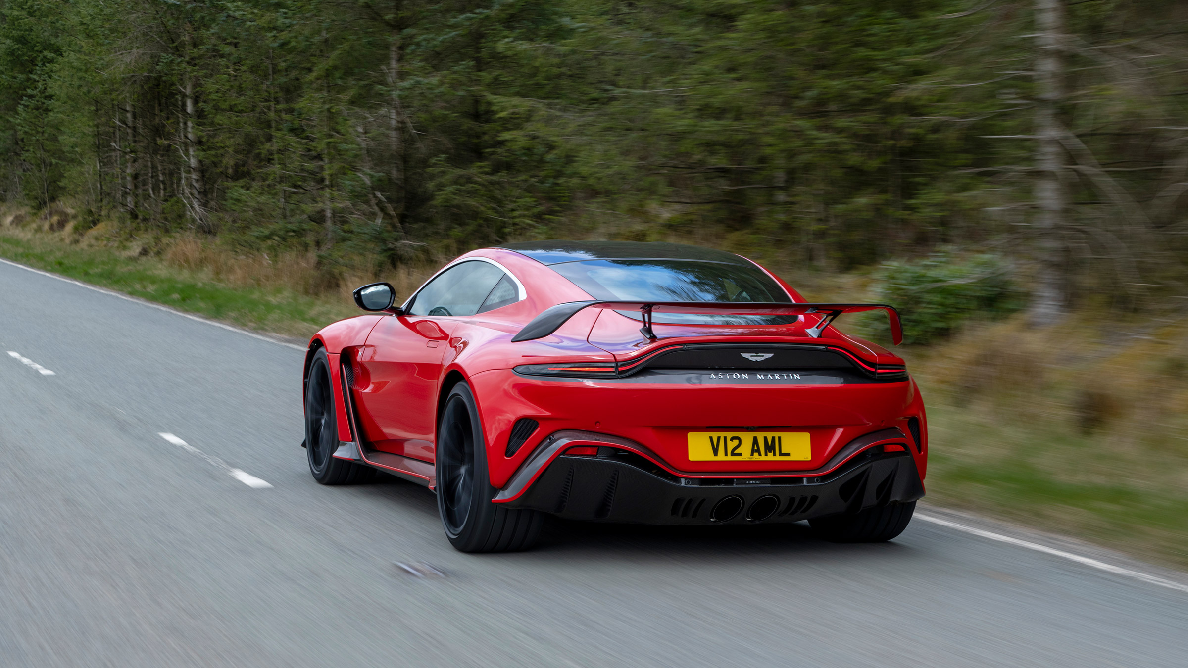 Aston Martin V12 Vantage review – rear tracking