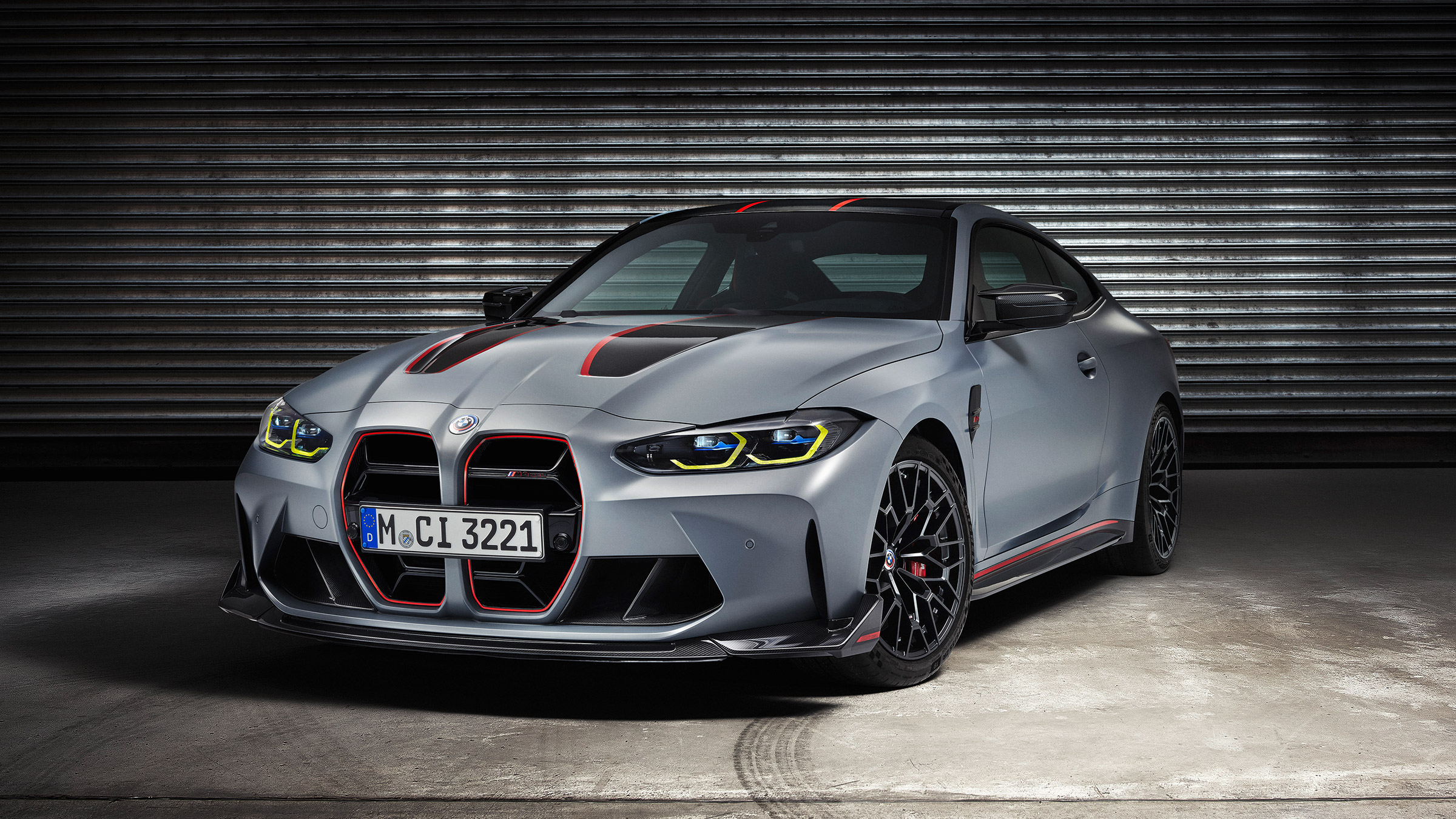 BMW M4 CSL – front quarter