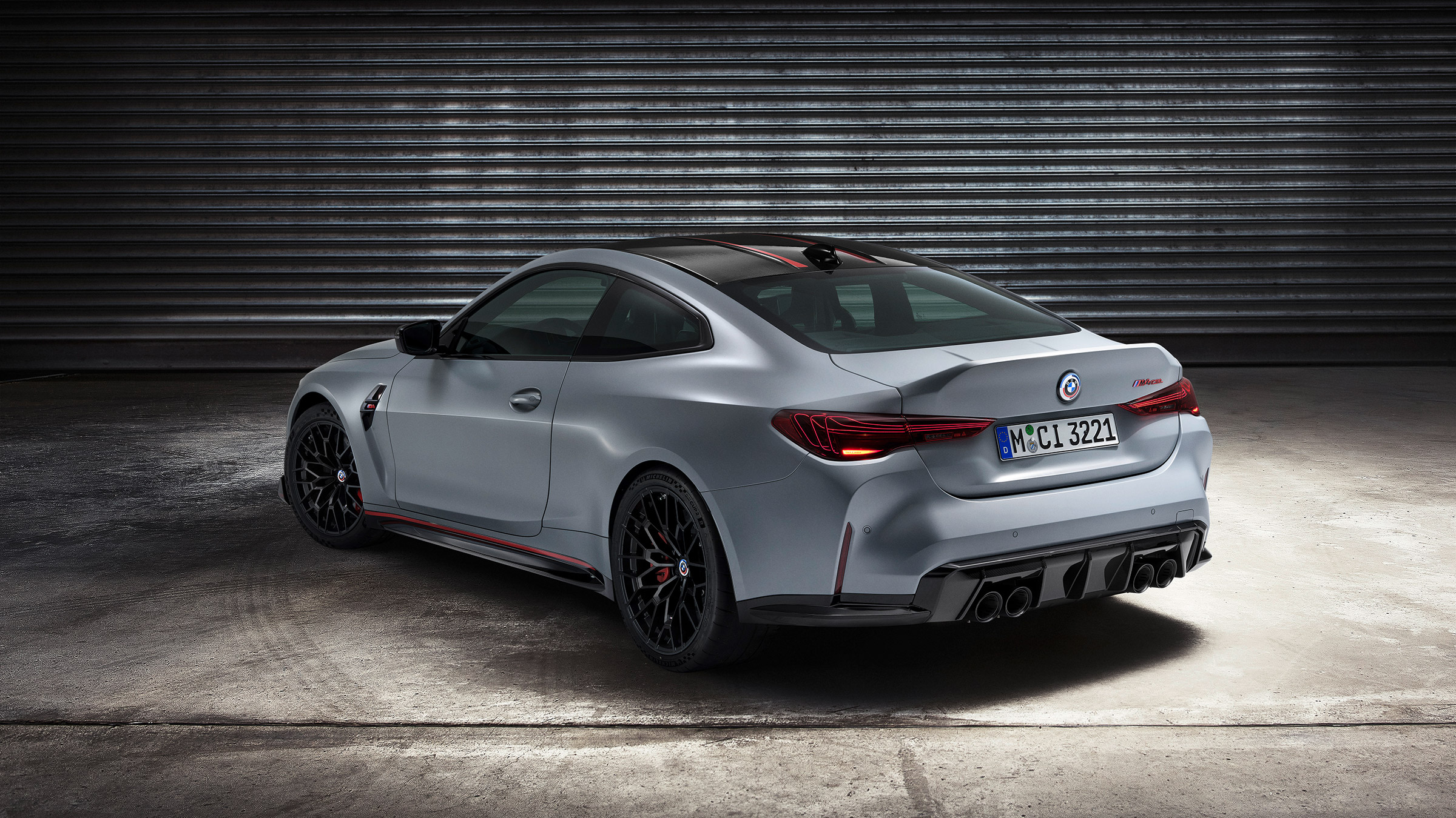 BMW M4 CSL – rear quarter