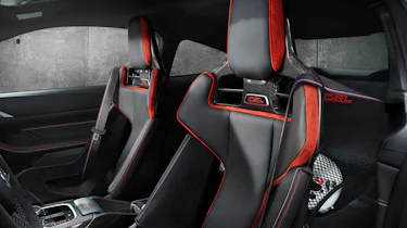 BMW M4 CSL – seatback