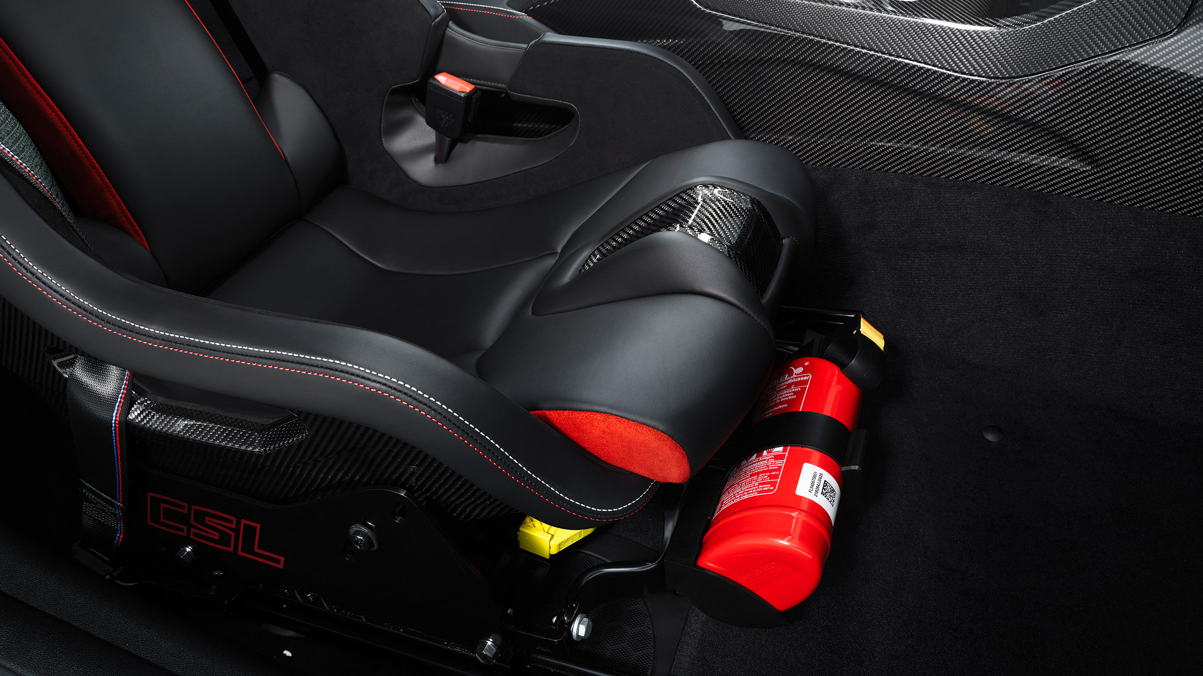 BMW M4 CSL – extinguisher 