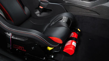 BMW M4 CSL – extinguisher