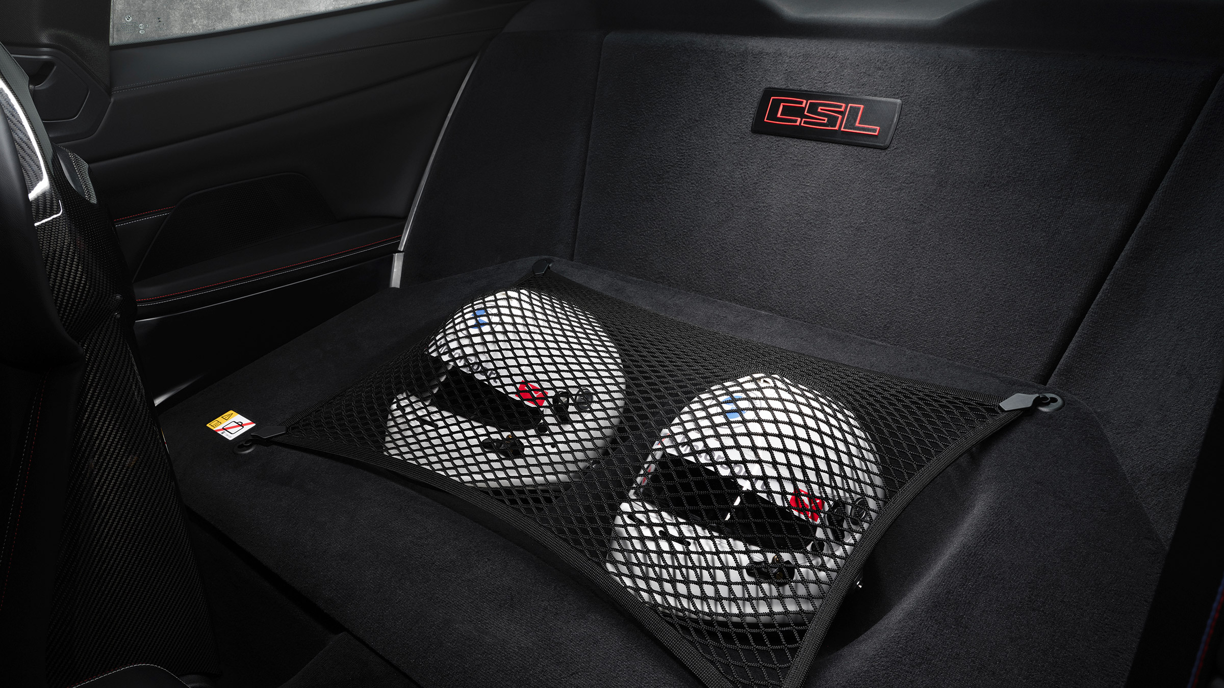 BMW M4 CSL – helmets