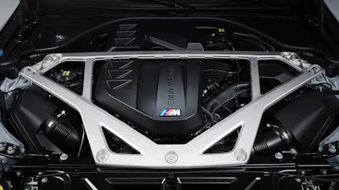 BMW M4 CSL – engine brace