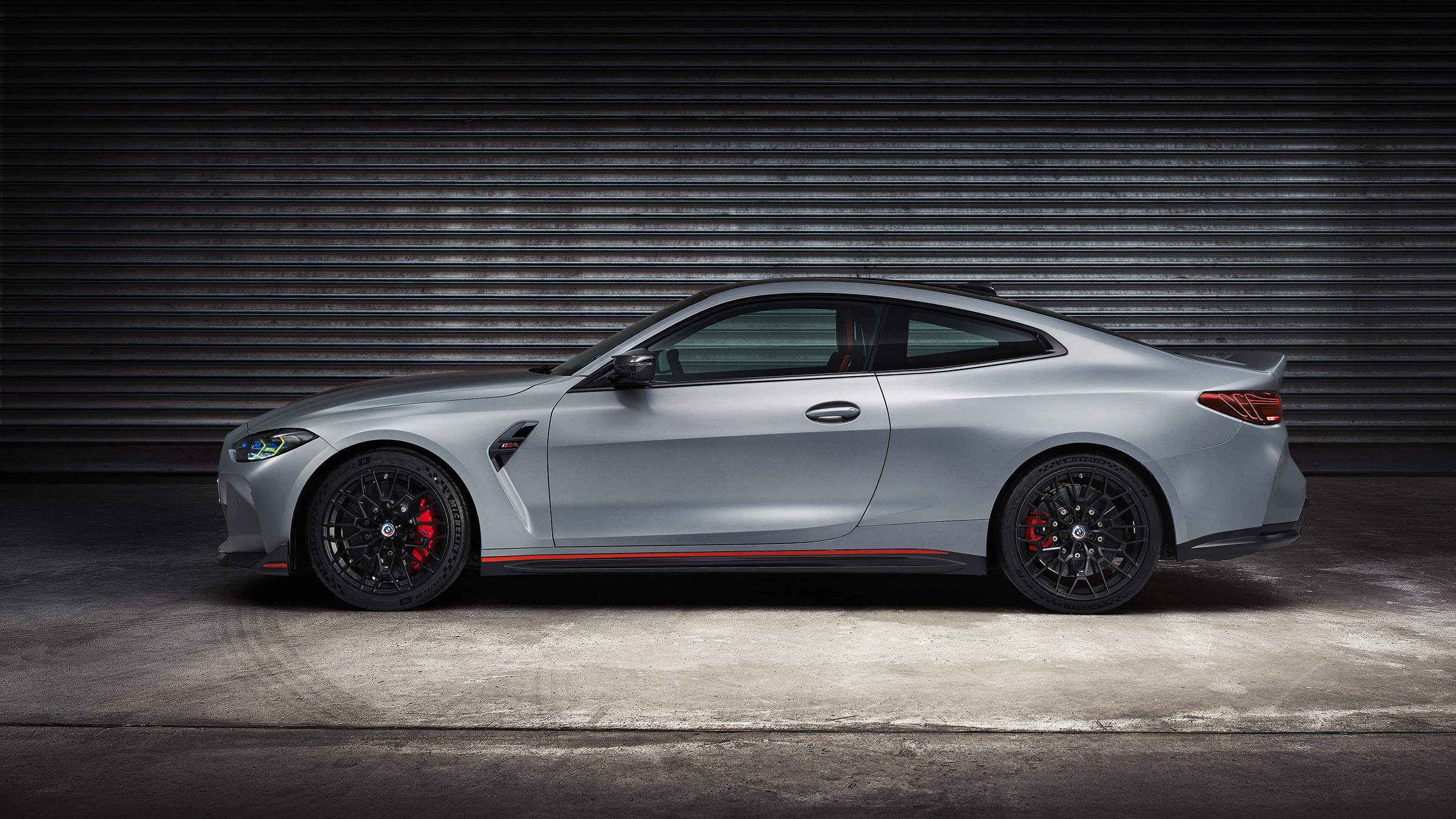BMW M4 CSL – side