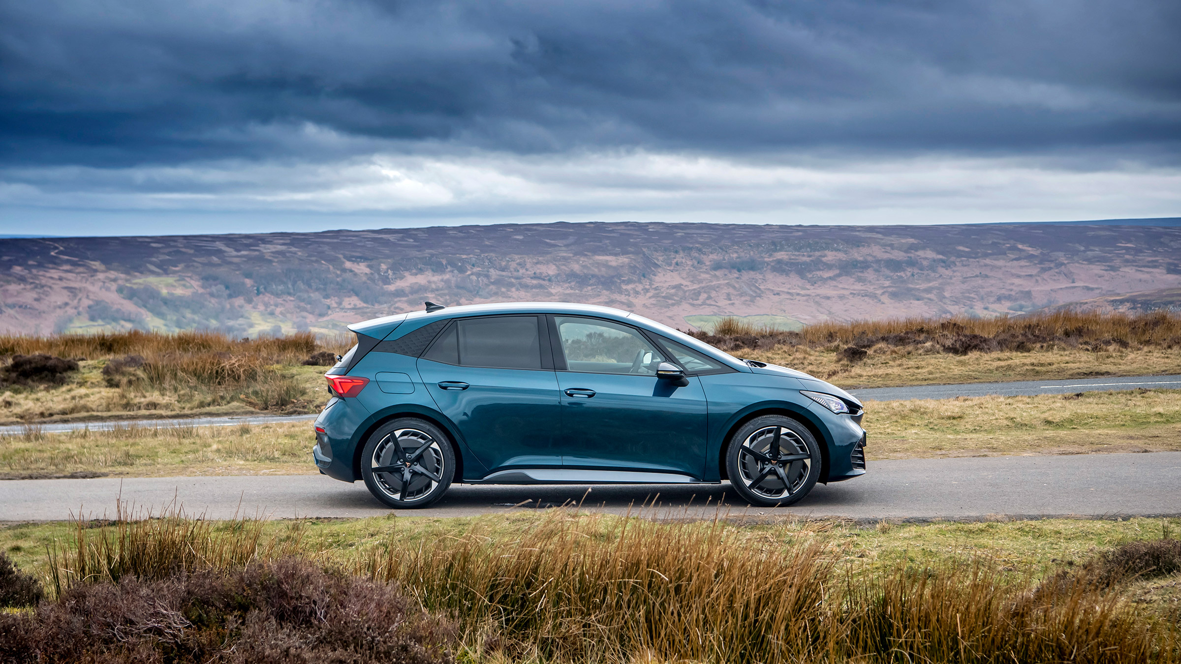 Cupra Born UK – side