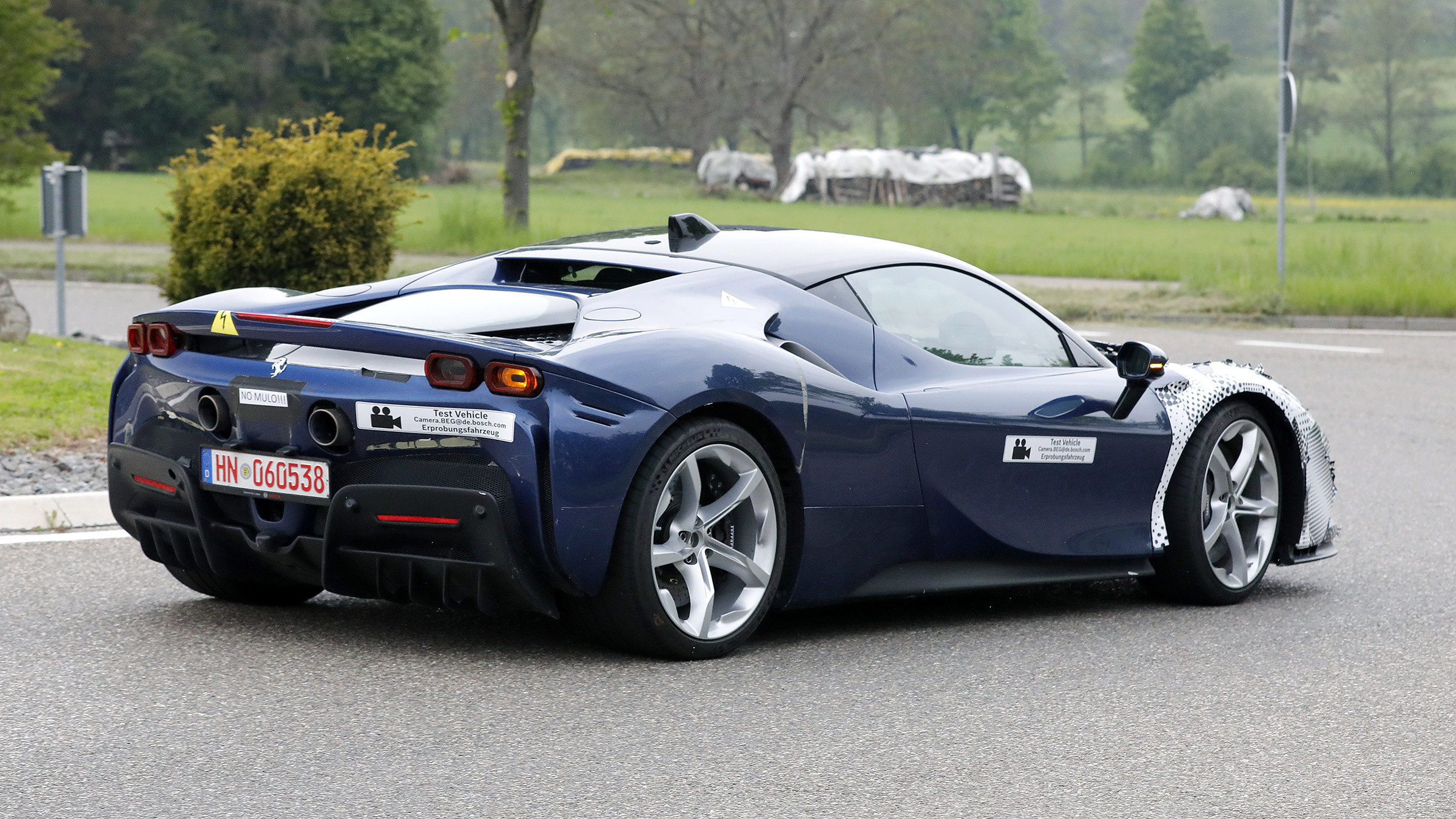 Ferrari SF90 German test car – rear