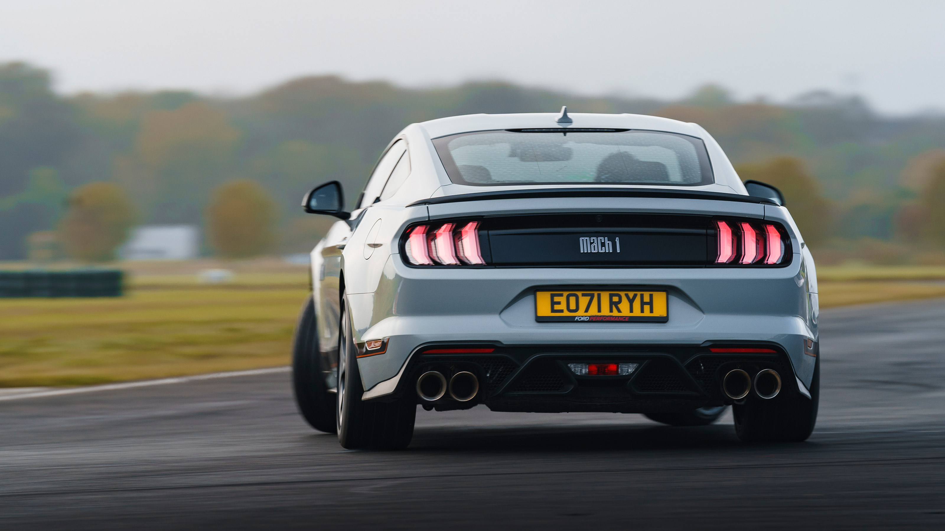 Ford Mustang Mach 1 v Lexus RC F