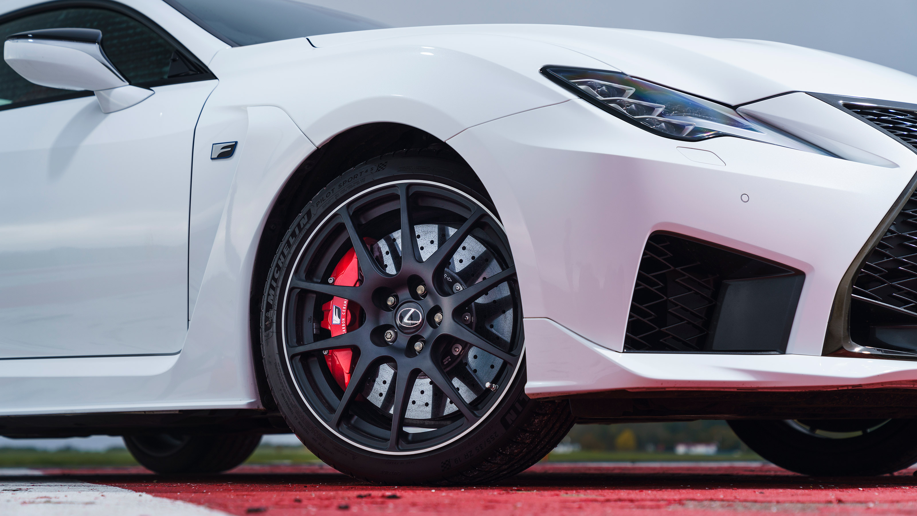 Ford Mustang Mach 1 v Lexus RC F