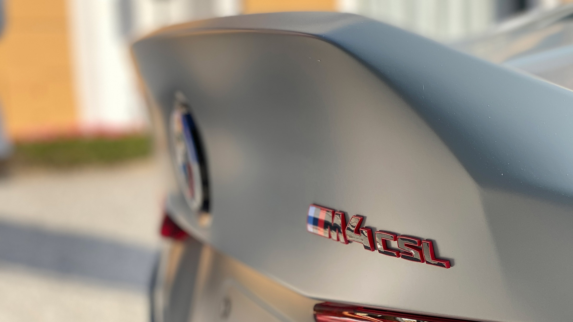 BMW M4 CSL live – badge