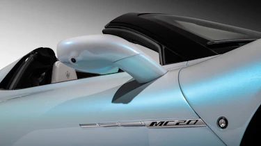 Maserati MC20 Cielo – mirror