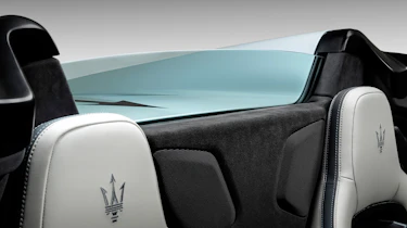 Maserati MC20 Cielo – rear glass