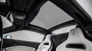 Maserati MC20 Cielo – roof