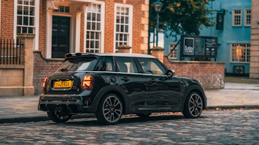 Mini – 5dr black rear
