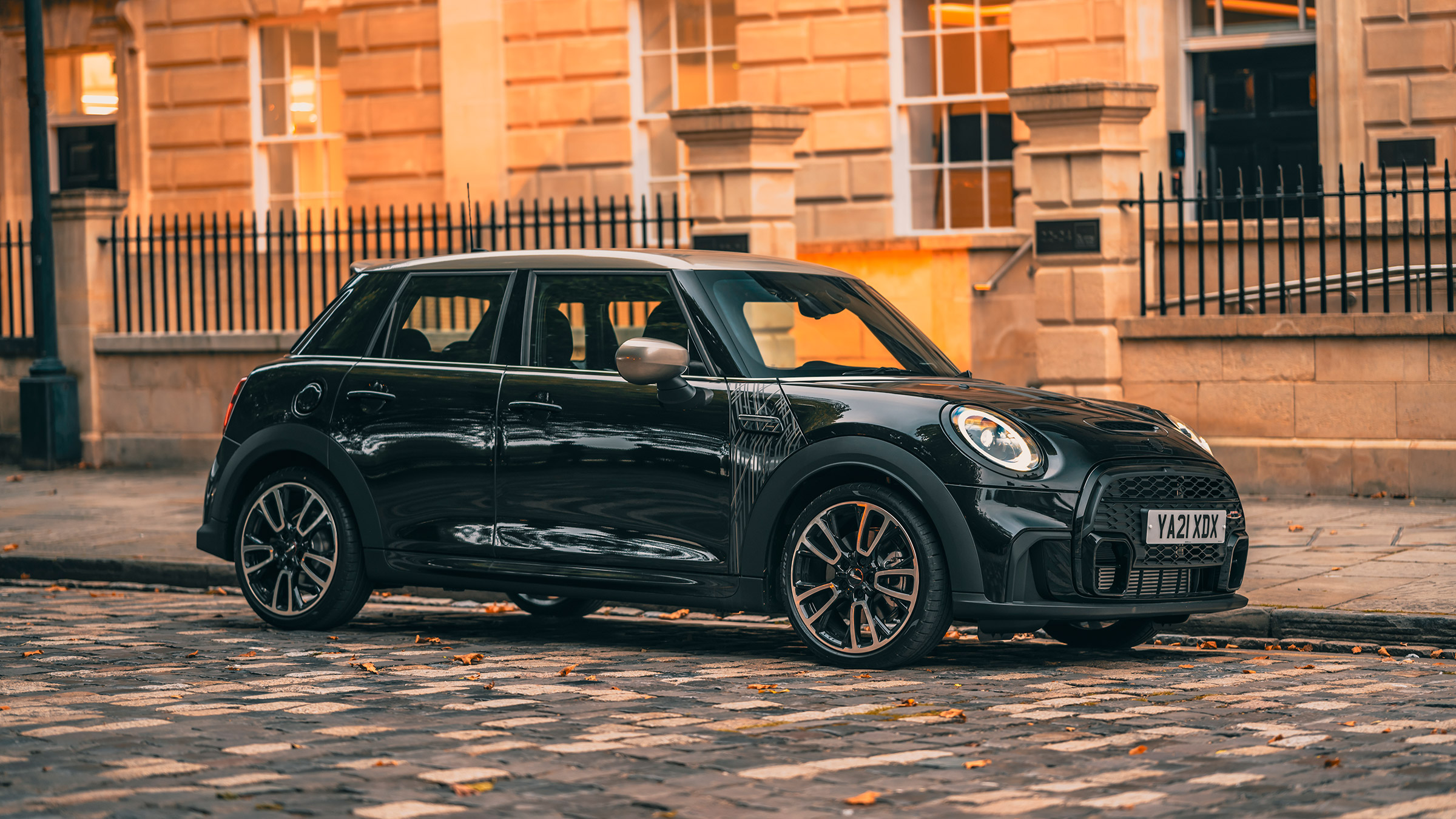 Mini – black side